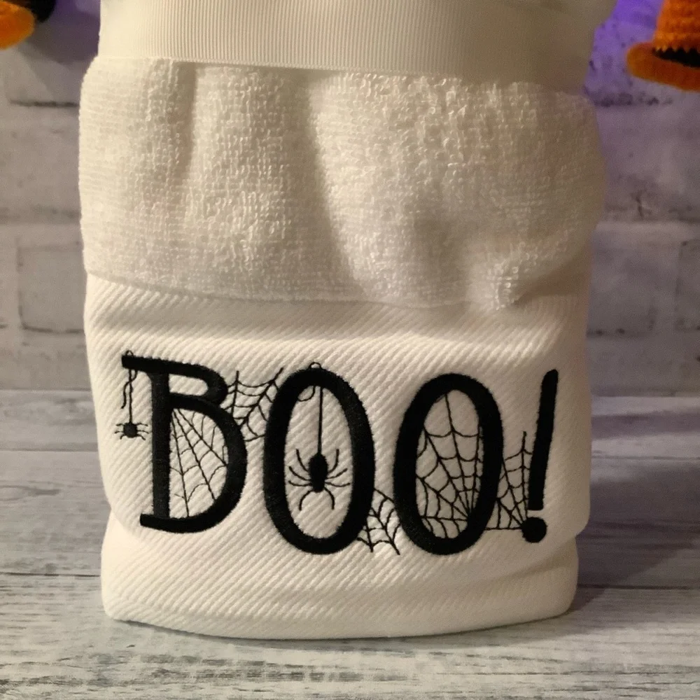 WELL DRESSED HOME 2pk Boo Embroidered Hand Towels